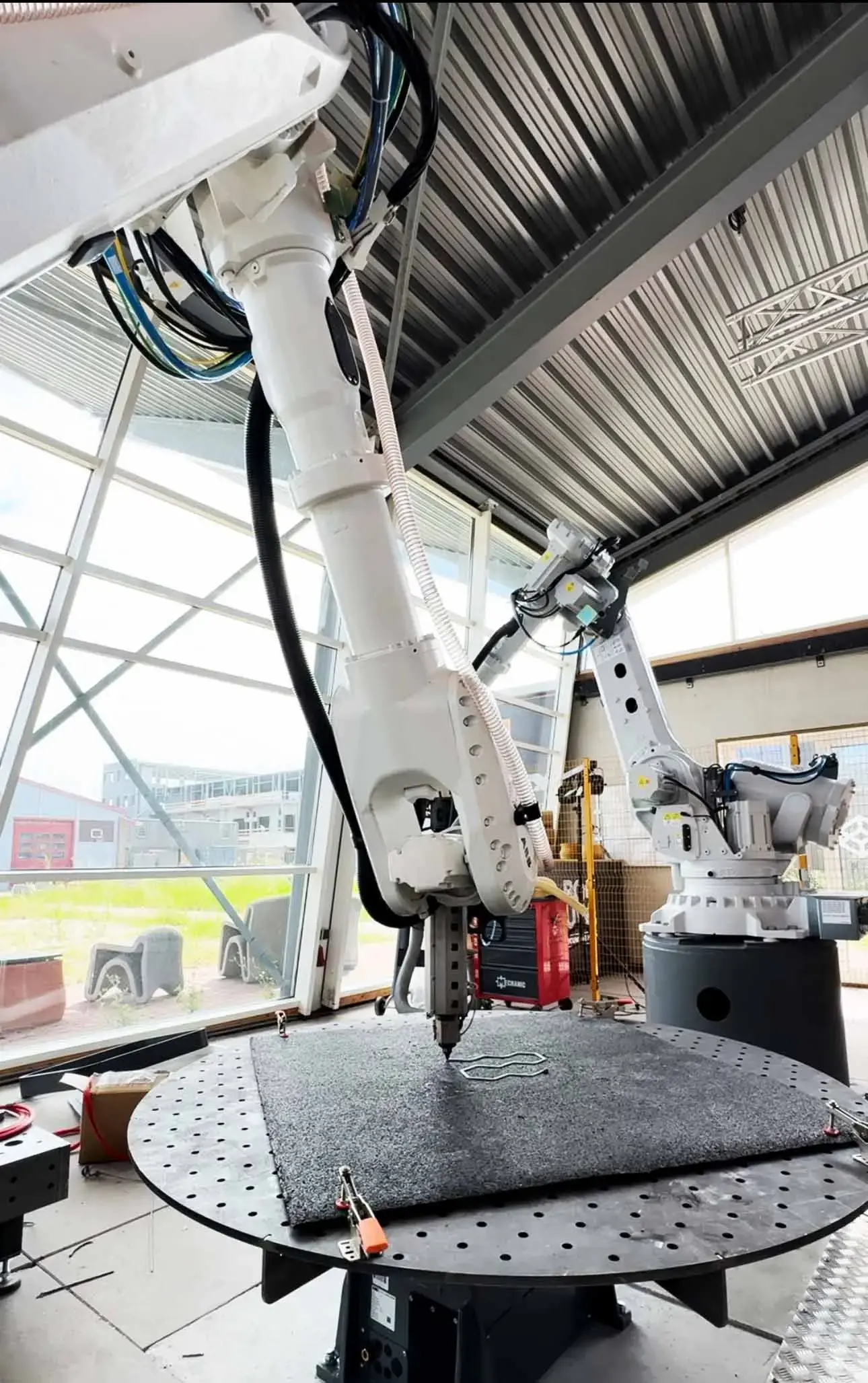 Large-format 3D printing robots on the production floor